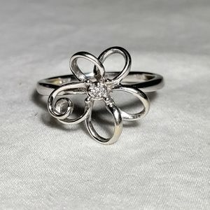 Super Cute 10K Diamond Flower Ring